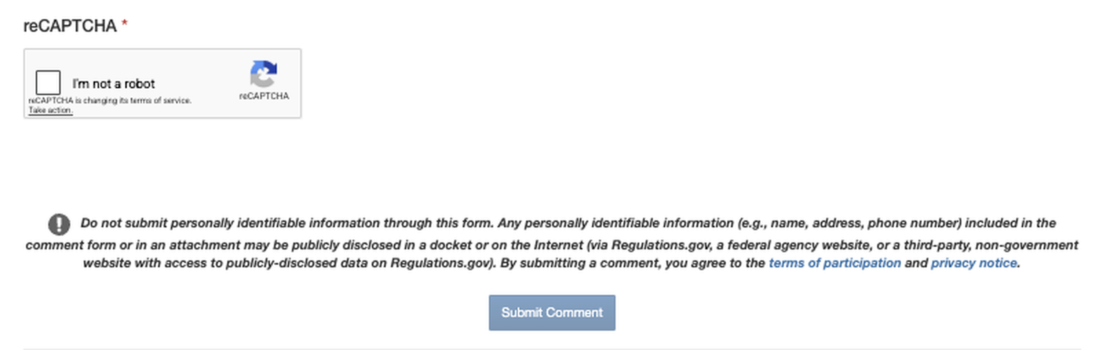 La casilla reCAPTCHA I'm not a robot, el aviso sobre no incluir datos personales, y el botón azul Submit Comment.